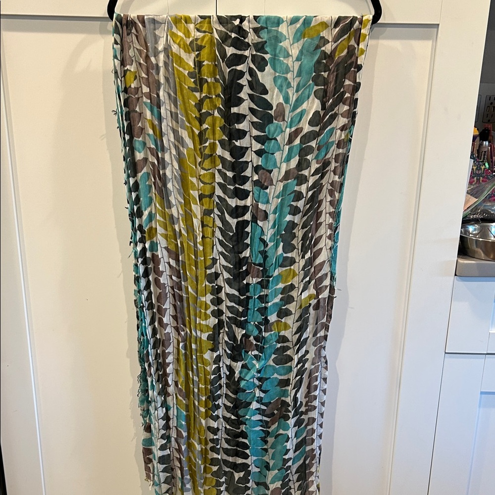 Leaf Patterned Scarf in Multicolor